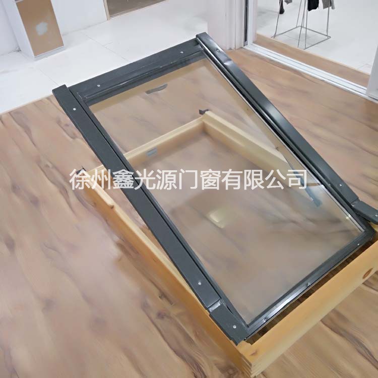 鋁木上懸天窗