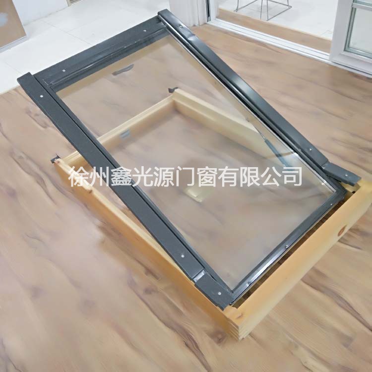 鋁木上懸天窗