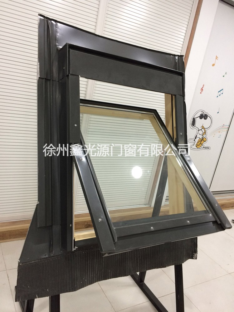 鋁木中懸天窗
