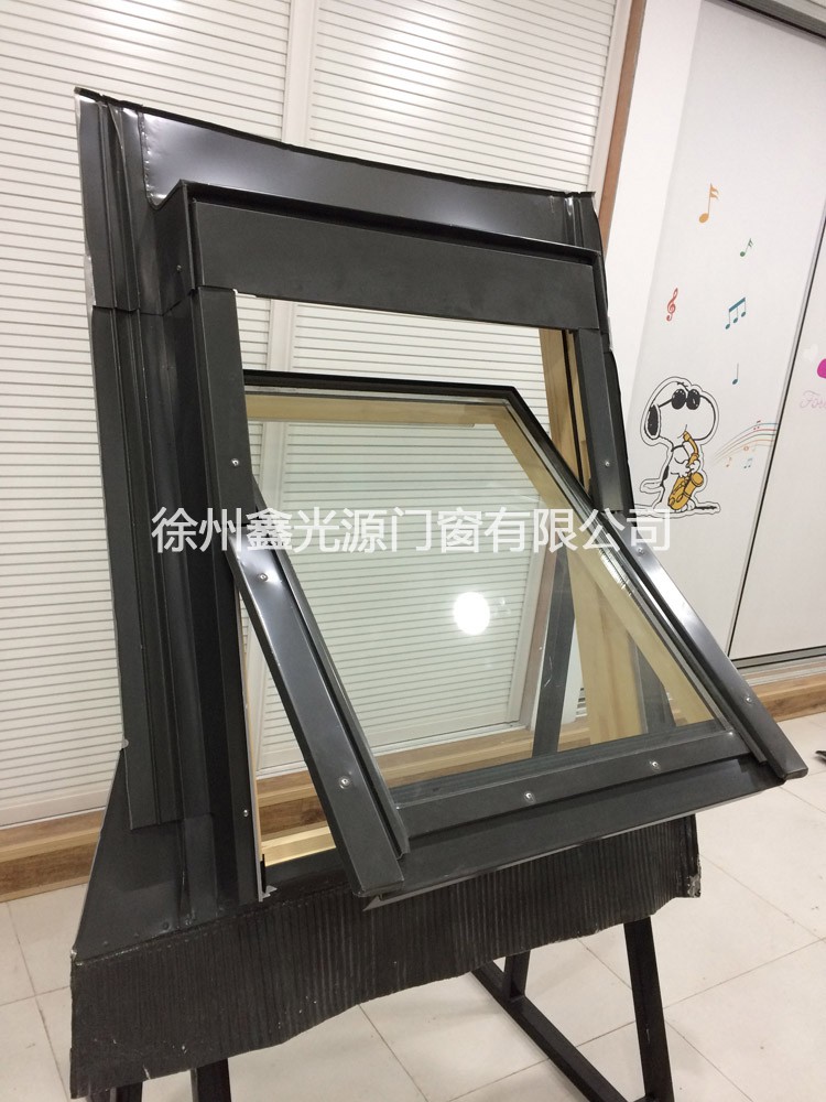 鋁木中懸天窗